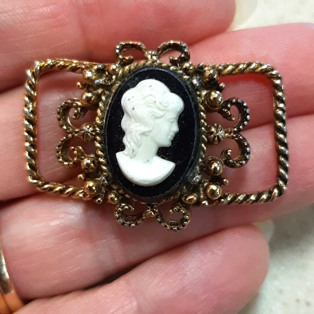 Vintage Cameo Buckle